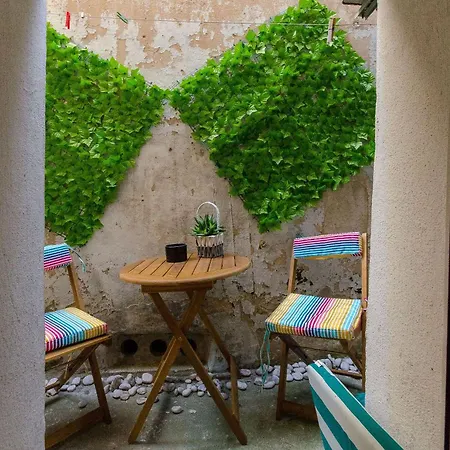 Urban Stone Escape * Split